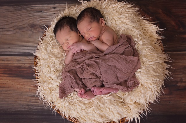 双子育児のママへ～双子育児を楽しむ方法と便利なアイテム～